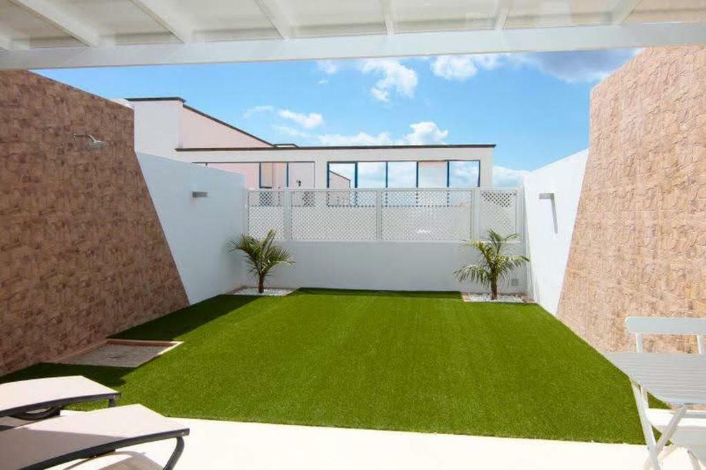Ground Floor Apartment Suite With Private Garden, Los Charcos Коста-Тегисе Экстерьер фото